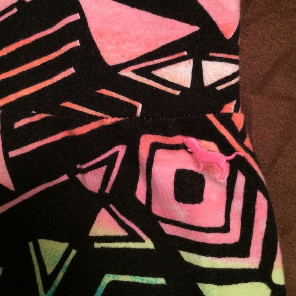 Vs pink Aztec skirt - Picture 2 of 3