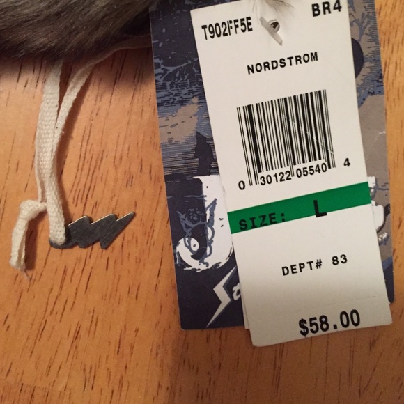 ❌❌SOLD❌❌ Nordstrom juniors faux fur vest - Picture 3 of 4