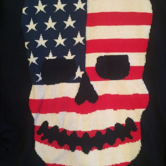 ❌SOLD❌Brandy Melville American Flag Skull sweater - Picture 3 of 4