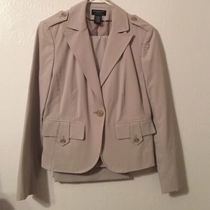Light taupe tailored business suit