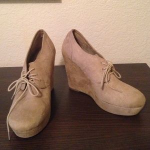 Suede wedged booties