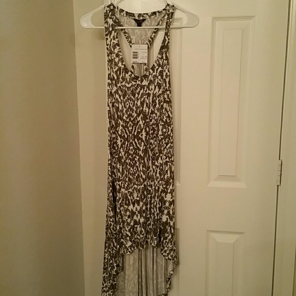 Comfortable hi-lo dress with peephole in the back.