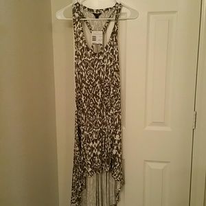 Comfortable hi-lo dress with peephole in the back.