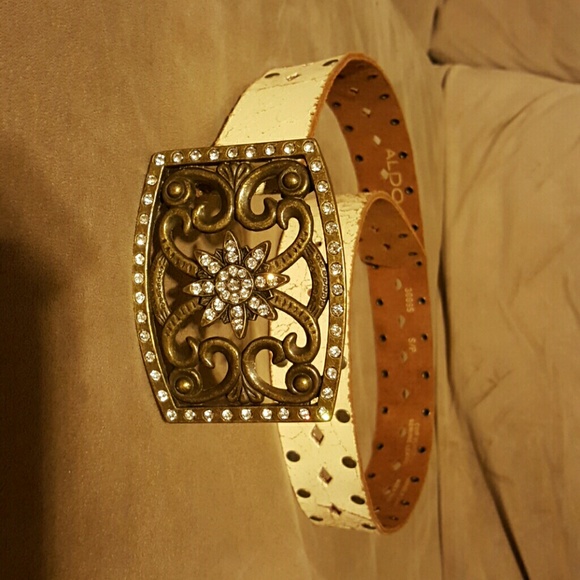 Cream/beige belt with brass buckle with rhinestone
