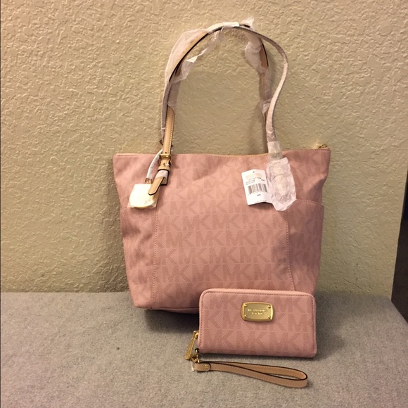 Michael kors blossom tote w/wallet. - Picture 4 of 4