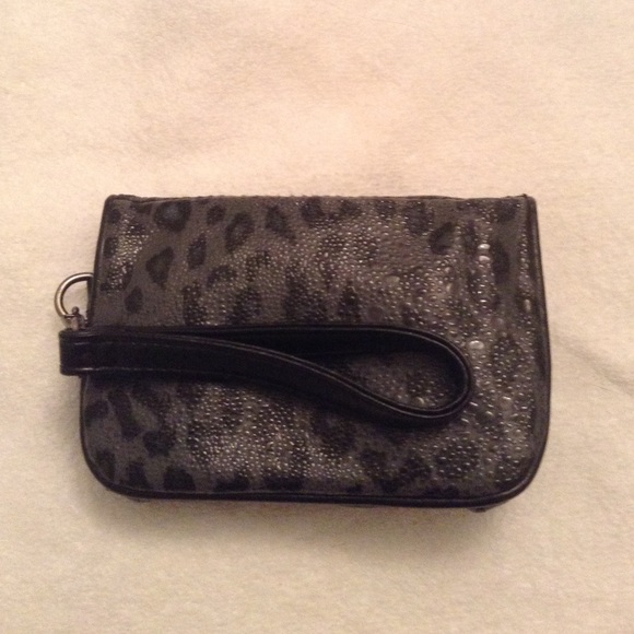 Black and grey cheetah print clutch!!