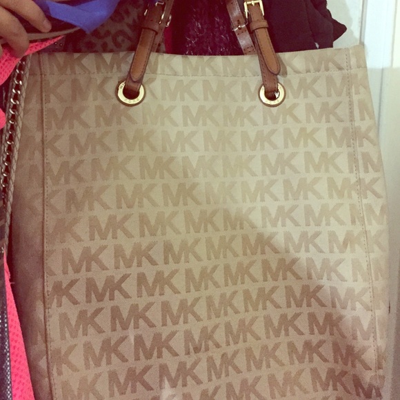 Michael kors hand bag!!!