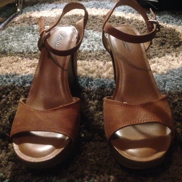 Lucky Brand Tan Wedges