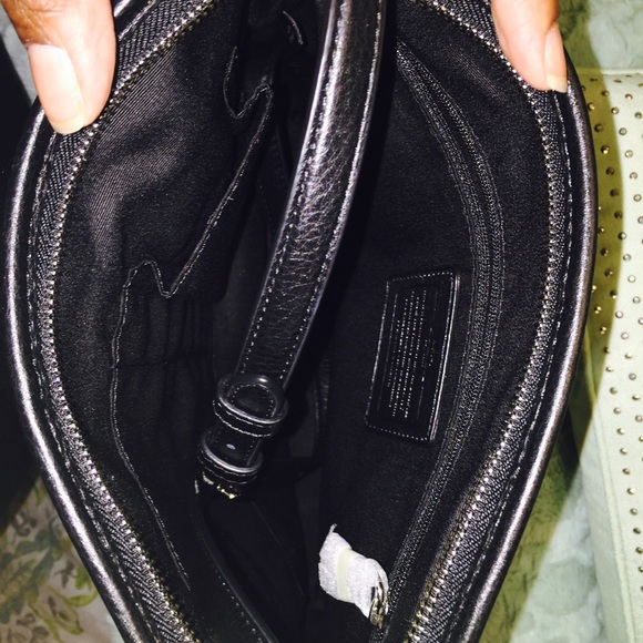 ‼️SOLD‼️Coach Signature Handbag - Picture 3 of 4