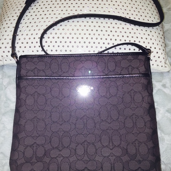 ‼️SOLD‼️Coach Signature Handbag - Picture 4 of 4