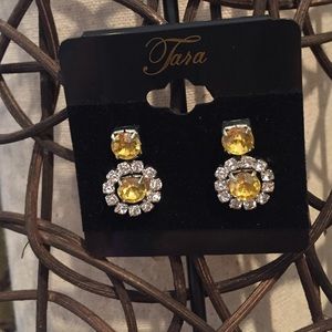 Fancy yellow stone earring 🌹