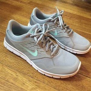 NEW Nike tennis shoes!!!