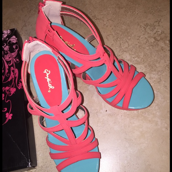 Hot pink wedges - Picture 1 of 3