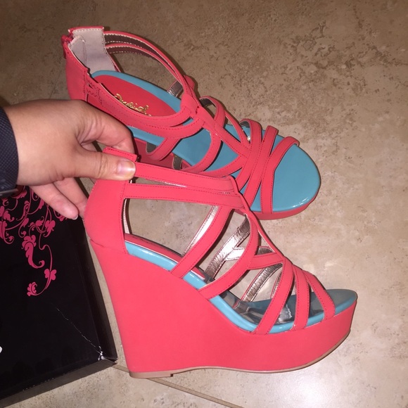 Hot pink wedges - Picture 2 of 3