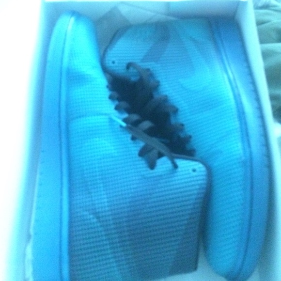 Nike worn once or twice! Great condition - Picture 2 of 4