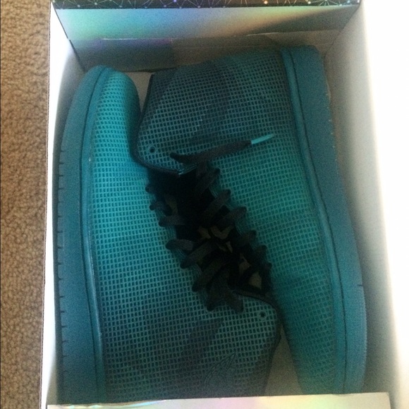 Nike worn once or twice! Great condition - Picture 4 of 4