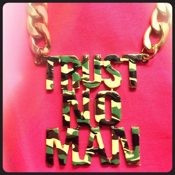 Camou Necklace