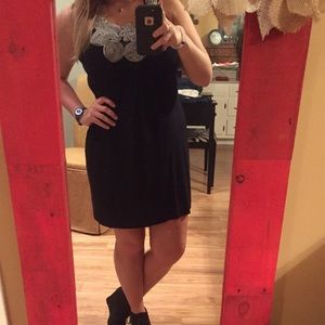 slimming, lightweight black dress with rosettes