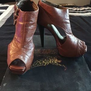 Shiekh Cognac Crinkle Pumps