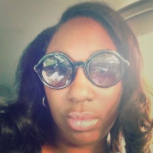 I dont sell I love to purchase yes Im @shopaholic