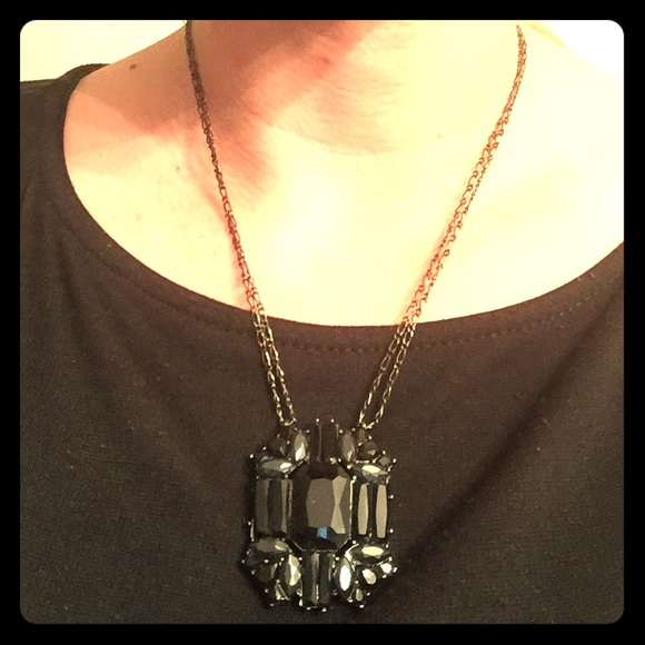 Express Black Pendant Stone Nacklace