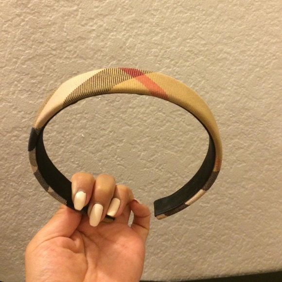 Burberry headband. Classic print. Preppy,polished