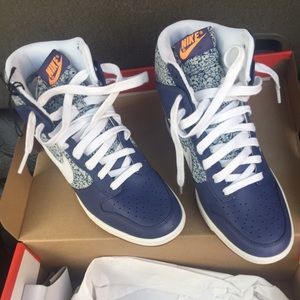 **ON HOLD** Nike wedged sneakers