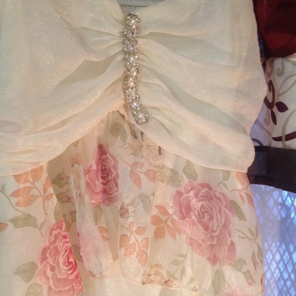 cute flowy floral dress 🌺🌸 - Picture 2 of 3