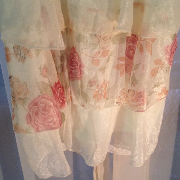 cute flowy floral dress 🌺🌸 - Picture 3 of 3