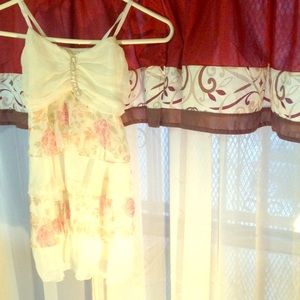 cute flowy floral dress 🌺🌸