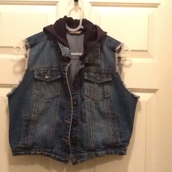 🎀 Highway Jeans Vest With  Detachable hoodie Lg🎀