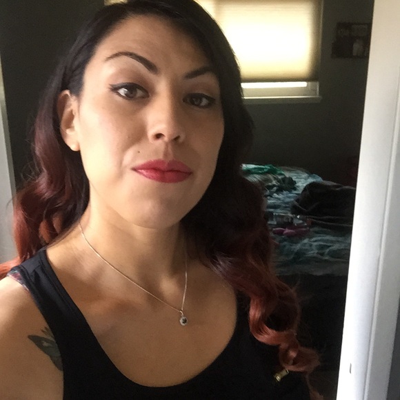 Meet your Posher, Monica - Picture 2 of 4