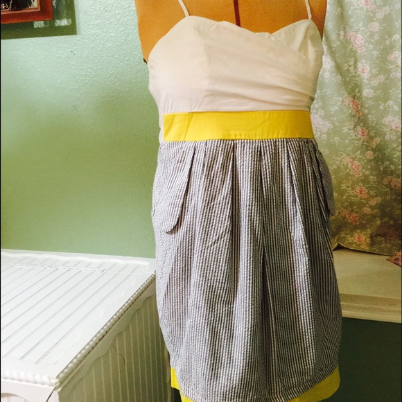 Yellow-white-&-gray sundress w/pockets
