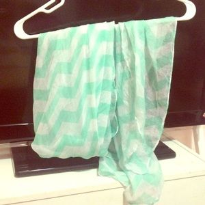mint green scarf 💙💚
