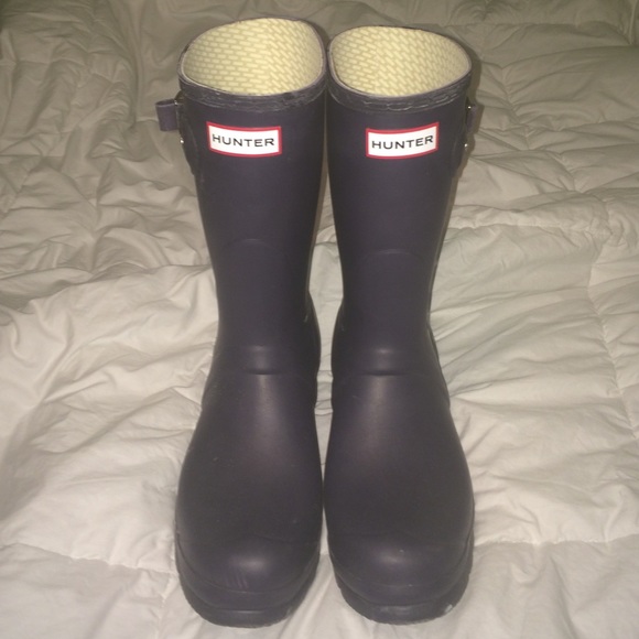 Women's original short Wellington rain boots.