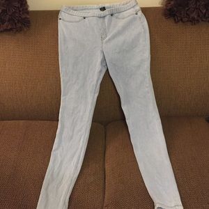 HUE Denim Leggings (M) Light Wash