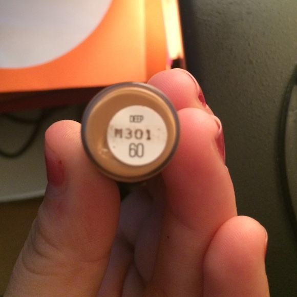 BRAND NEW LIGHT BROWN CONCEALER👍🏽 - Picture 2 of 3