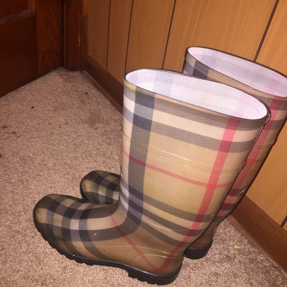 Burberry Check Rainboots (Size 41)