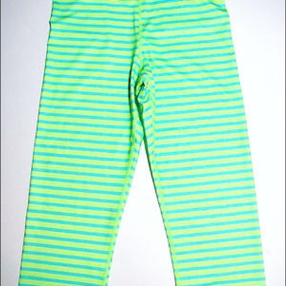🚫SOLD🚫 Nike  Pro Classic Stripe Capri Pants - Picture 2 of 2