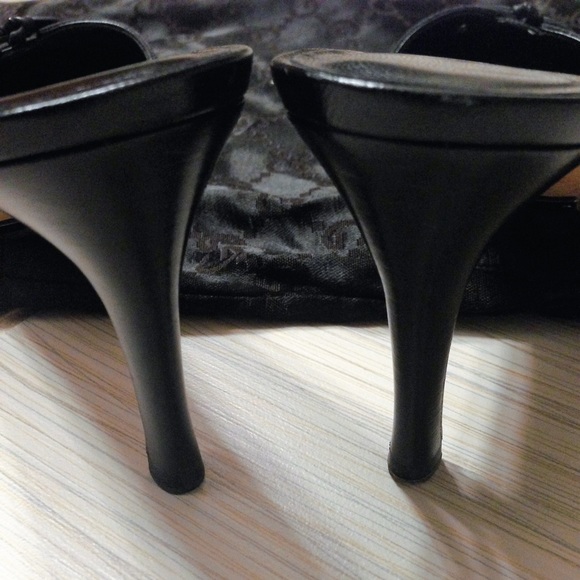 Gucci Size 8 Black Monogram Canvas Bow Tie Mules - Picture 2 of 4