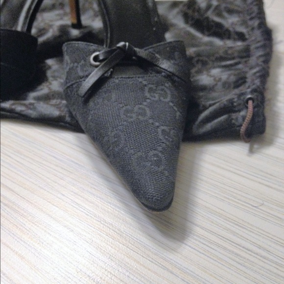 Gucci Size 8 Black Monogram Canvas Bow Tie Mules - Picture 3 of 4