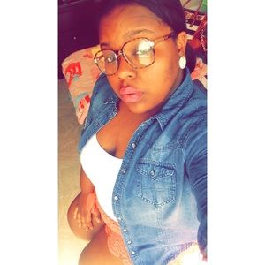 Meet your Posher, Nia