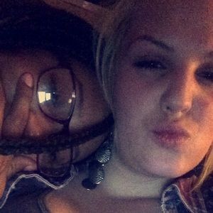 Meet your Posher, Makayla