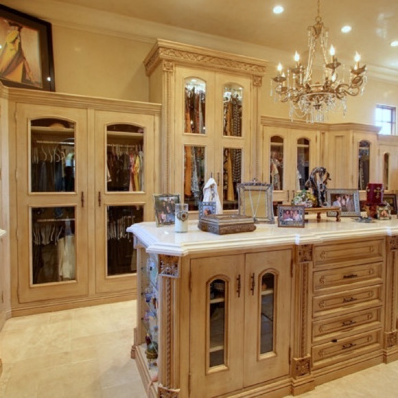 Meet your Posher, Lucy - Picture 2 of 3