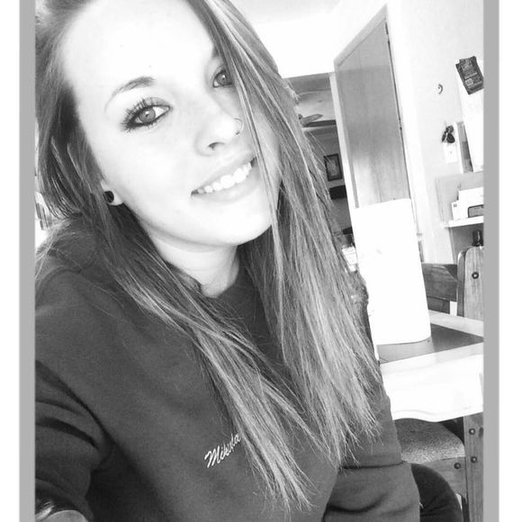 Meet your Posher, Mikayla - Picture 1 of 1