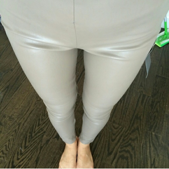 SOLD 🆕 Zara Beige Leather Zipper Skinny Leggings - Picture 3 of 3