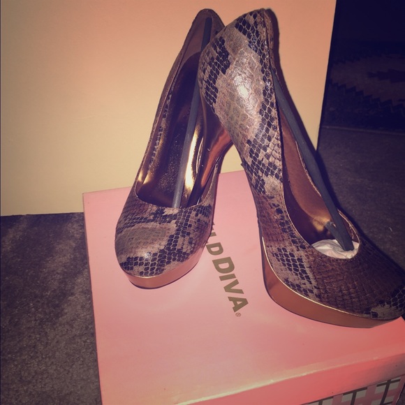 Wild Diva Snake Print Pumps
