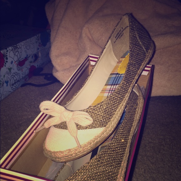 Brand new woven flats