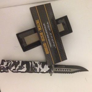 Outdoor fishing/hunting switch blade