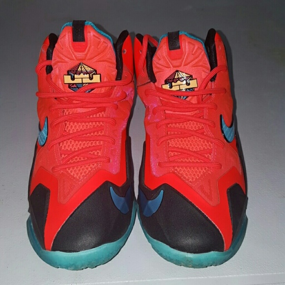 Lebrons XI - Picture 2 of 4